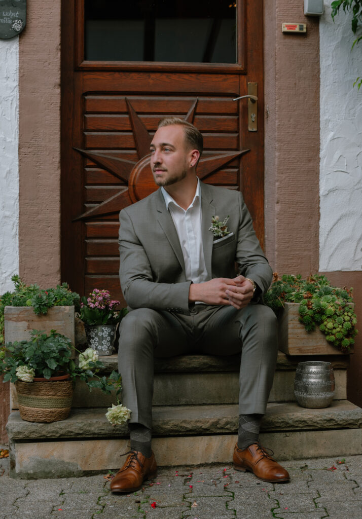 Ein Paar-Shooting in Hochzeitskleidung fotografiert in Alte Kaserne Münster fotografiert.