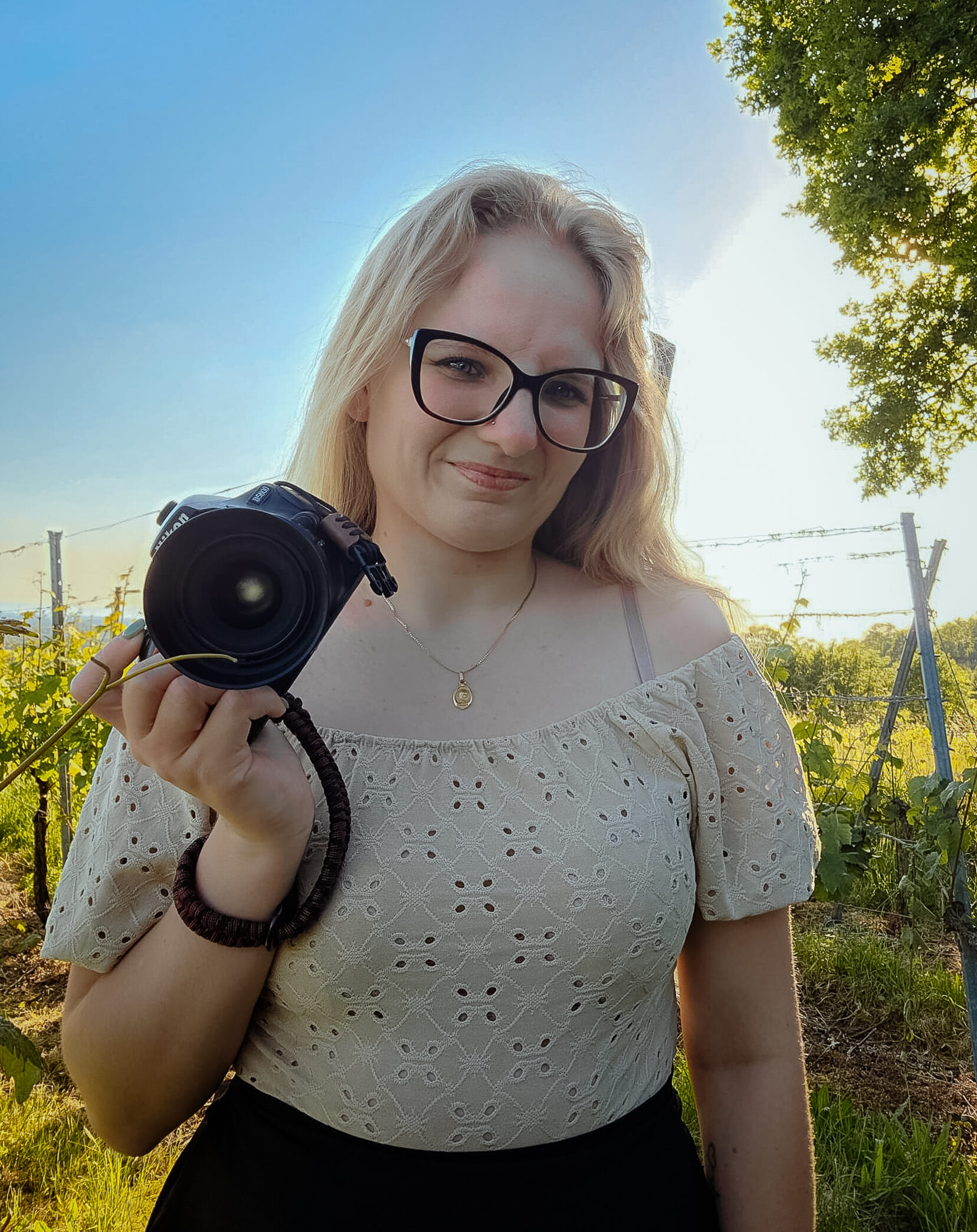 Ein Selbstportraits in natürlicher Umgebung von der Fotografin selbst in Bensheim fotografiert.