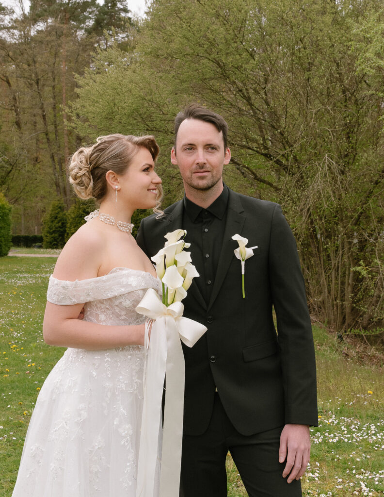 Ein Paar-Shooting in Hochzeitskleidung fotografiert in Alte Kaserne Münster fotografiert.